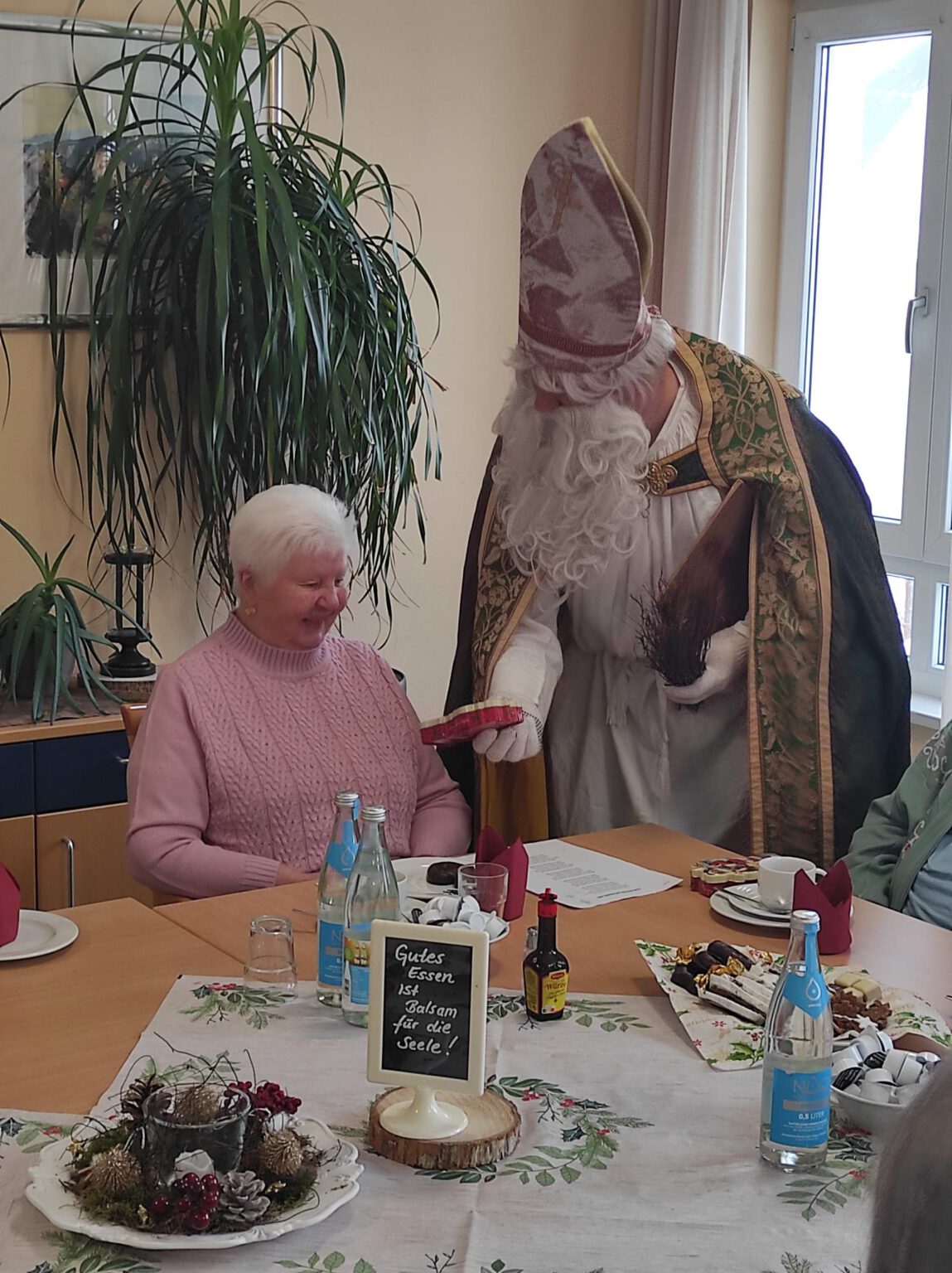 Nikolausbesuch im Caritas Alten- und Pflegeheim St. Marien - Caritas