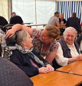 Caritas Altenheim besucht Rodinger Volksfest