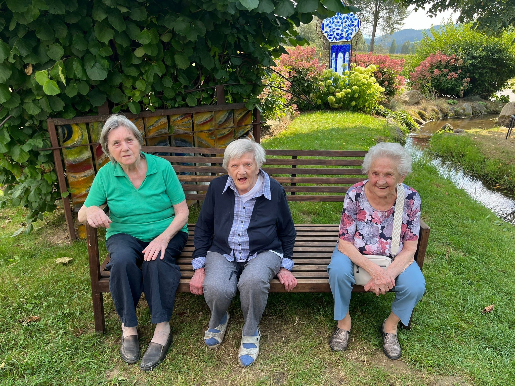 Ausflug des Caritas Altenheims Roding nach Arnbruck in das Glasdorf