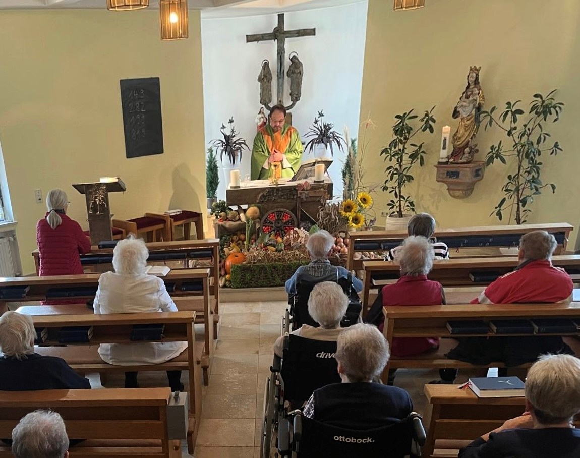 Erntedank-Gottesdienst im Altenheim St. Vinzenz in Wallersdorf