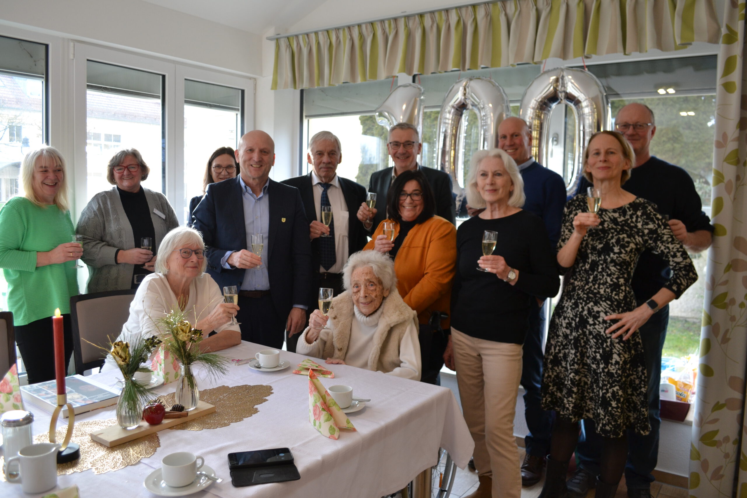 Runder Geburtstag im Caritas Altenheim St. Vinzenz in Wallersdorf