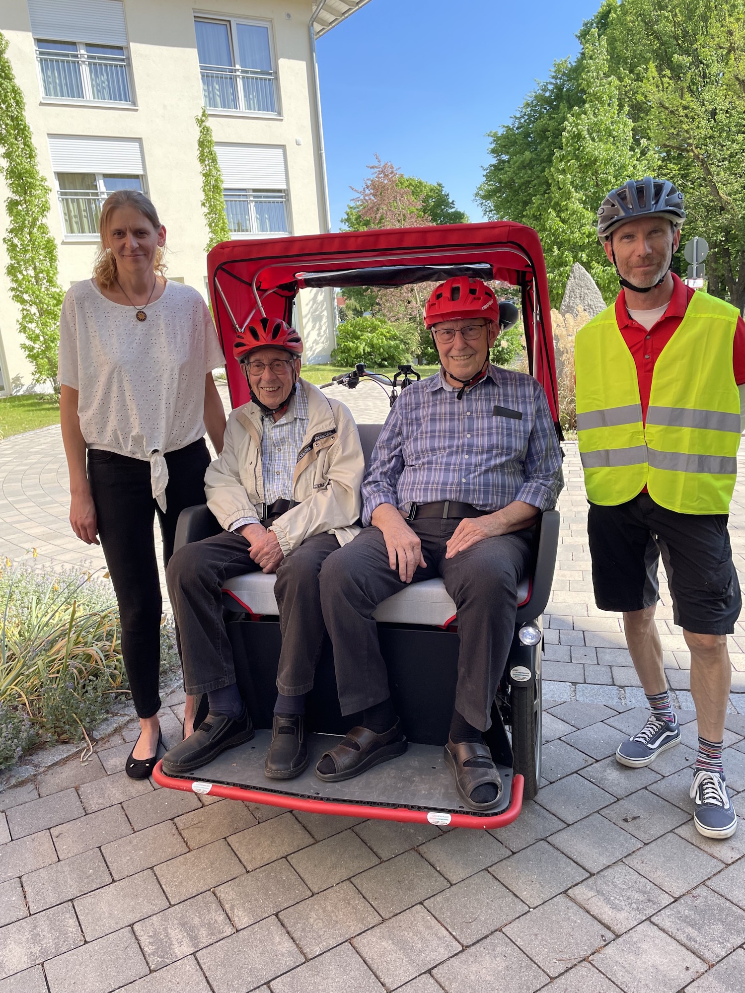 Rikscha-Fahrt im Caritas Altenheim St. Emmeram in Geisenfeld