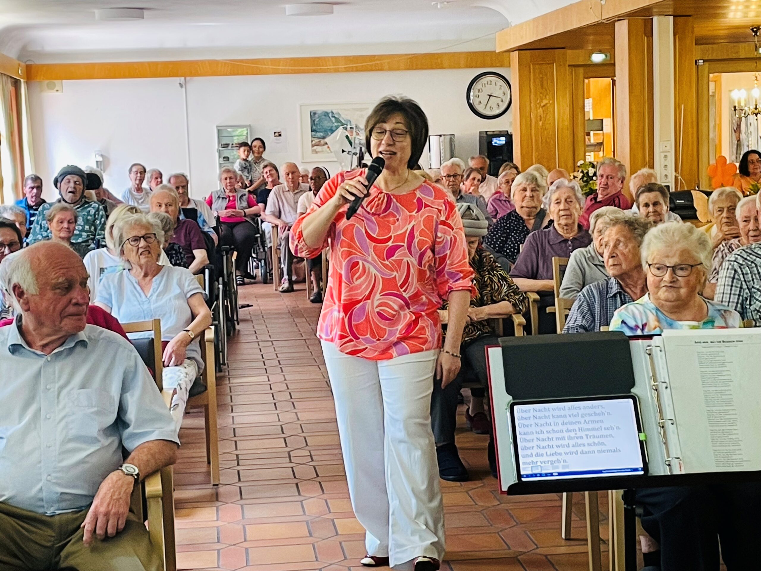 Brigitte Träger im Caritas Altenheim Eustachius-Kugler-Haus in Roding
