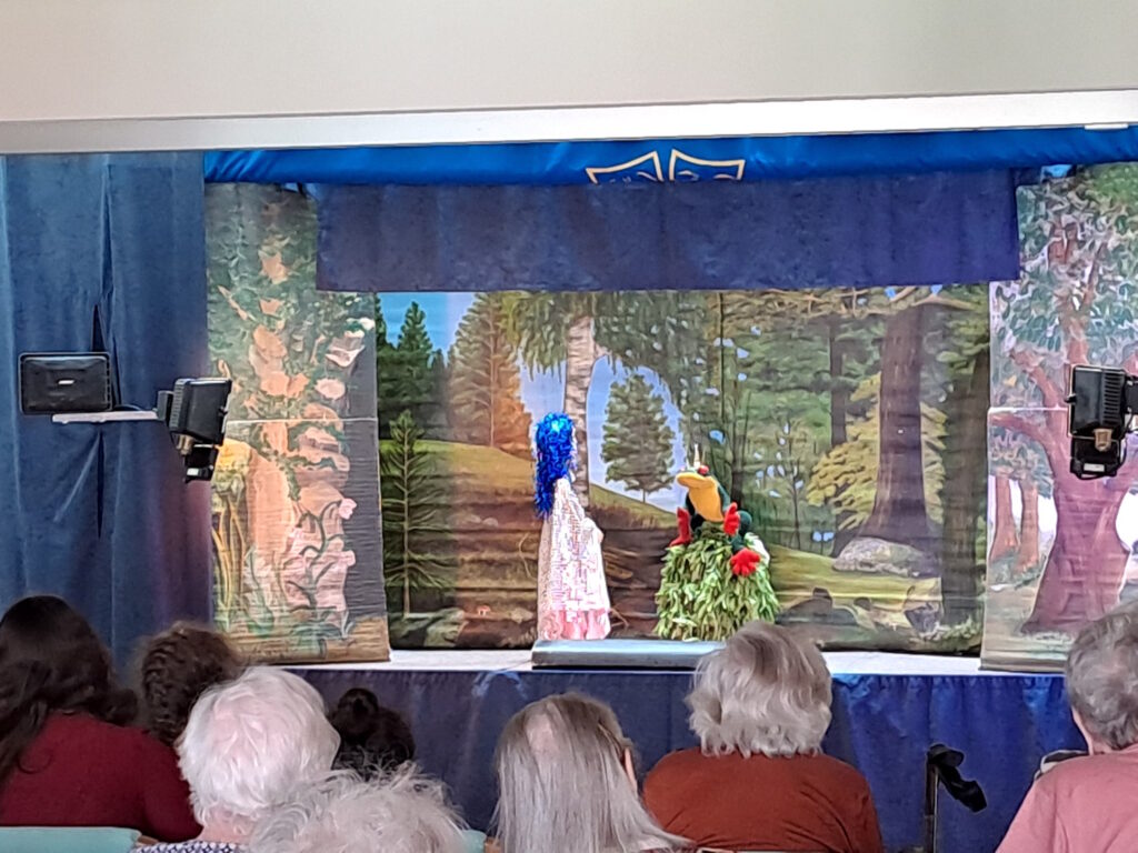 "Rollende Kulisse" zu Gast im Caritas Altenheim St. Michael in Mainburg
