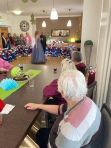 Personen beim Fasching