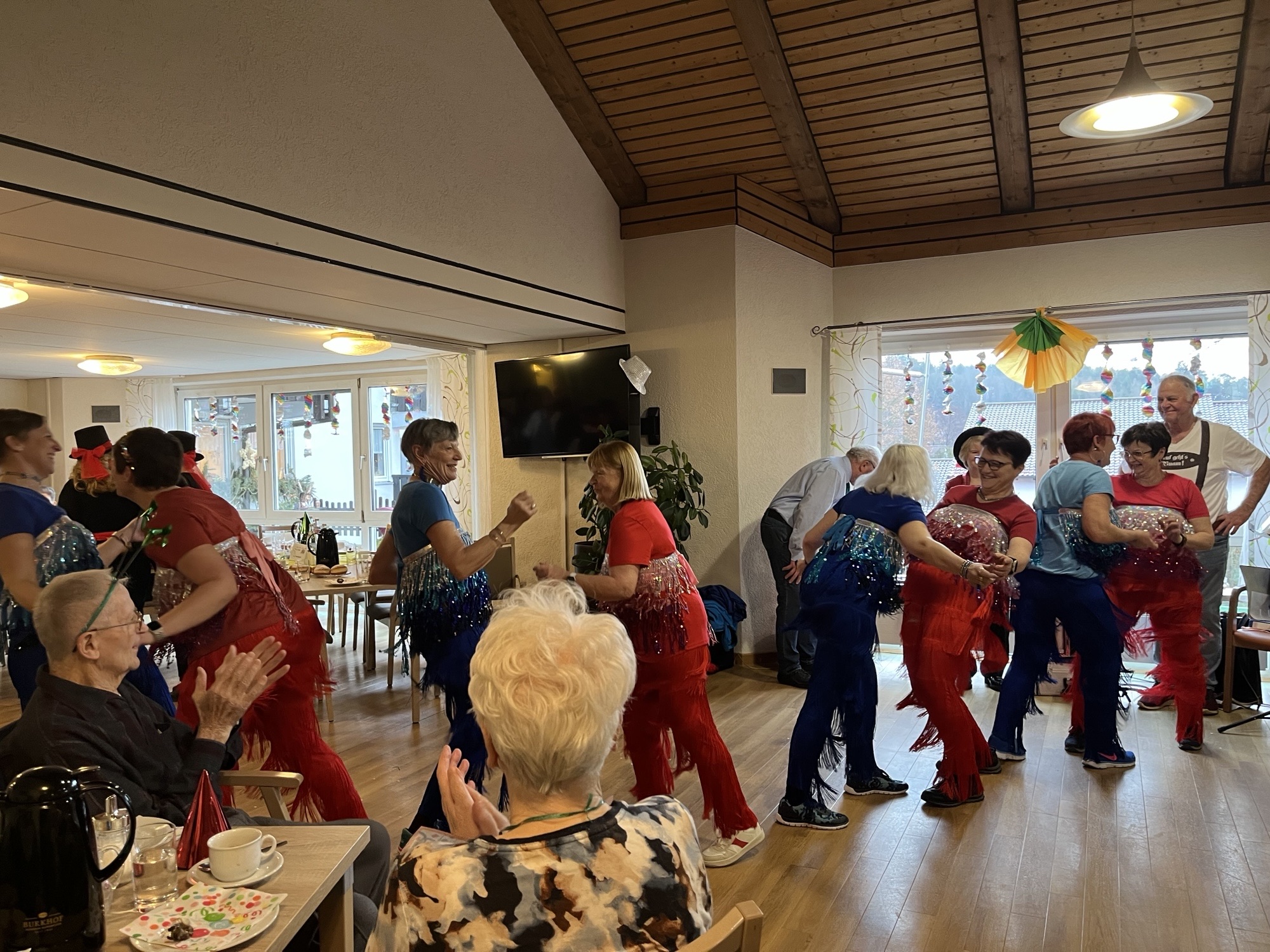 Personen beim Fasching