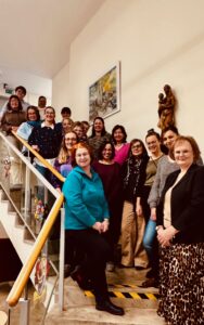 Gruppenfoto auf einer Treppe