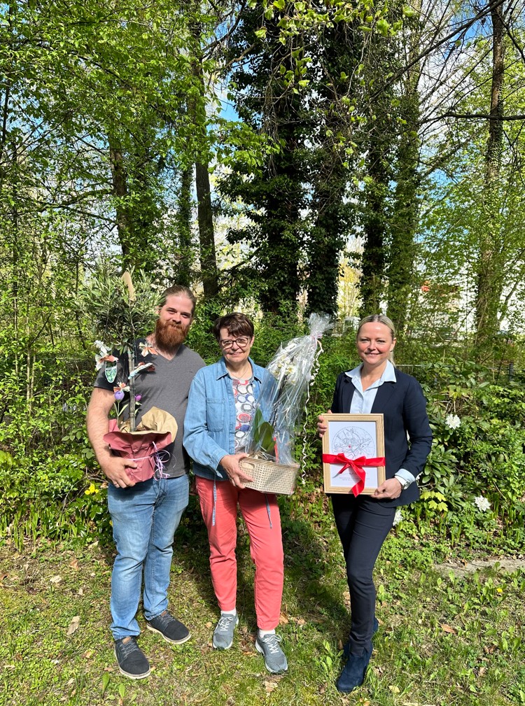 Drei Menschen im Wald