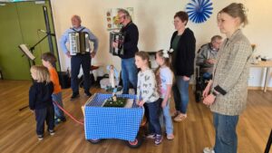 Maibaumfest im Altenheim