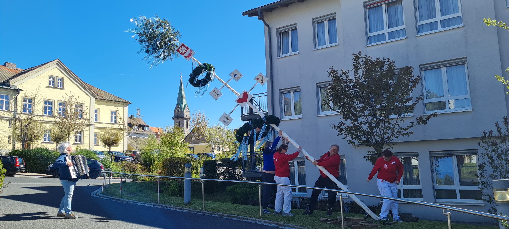 Maibaumaufstellen
