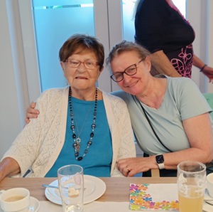 Bewohner beim Maibaumfest