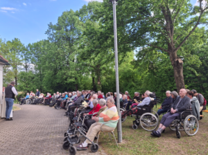 Zuschauer im Garten