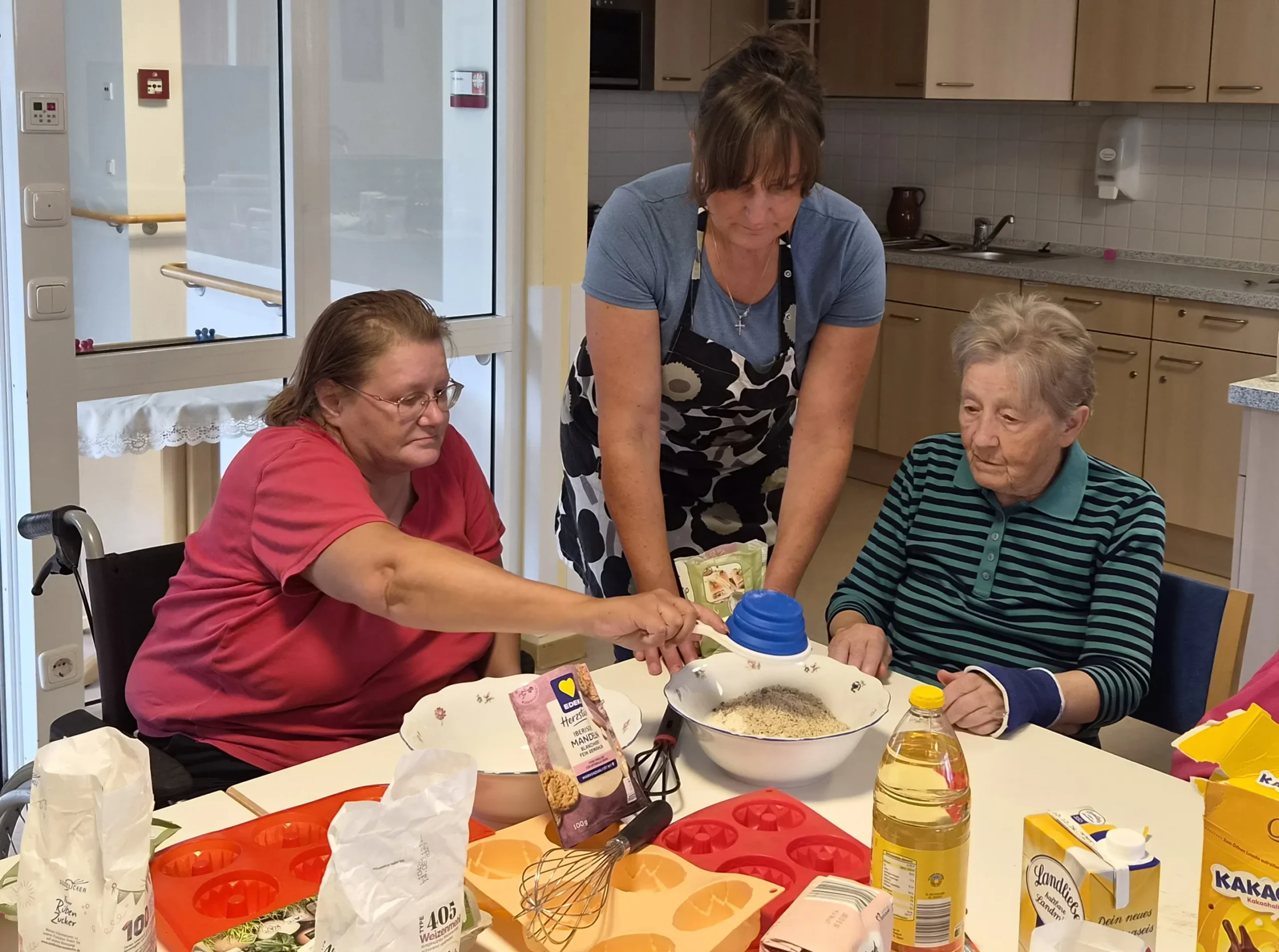 Personen beim Backen