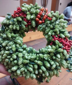 Kranz aus Hopfen
