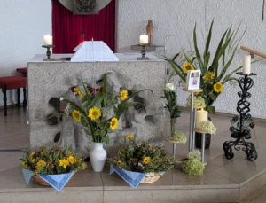 Altar mit Blumen